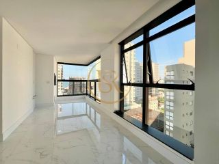 Apartamento vista mar na praia do Perequê