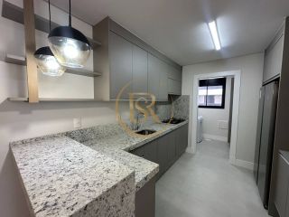 Apartamento na Meia Praia lazer diferenciado