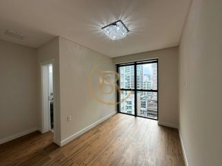 Apartamento na Meia Praia lazer diferenciado