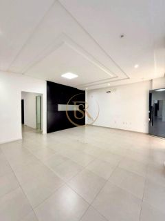 Sala comercial disponível para locação anual na Meia Praia