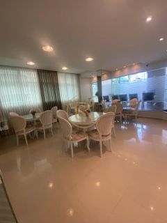 Apartamento disponível para locação anual na Meia Praia 120 m² com lazer