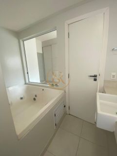 Apartamento disponível para locação anual na Meia Praia 120 m² com lazer