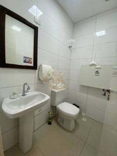 Sala comercial no coração de Meia Praia