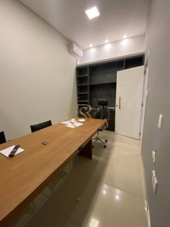 Sala comercial no coração de Meia Praia