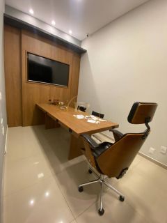 Sala comercial no coração de Meia Praia