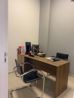 Sala comercial no coração de Meia Praia