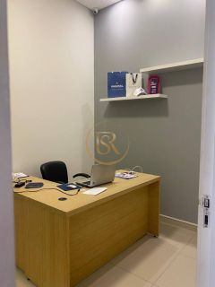 Sala comercial no coração de Meia Praia