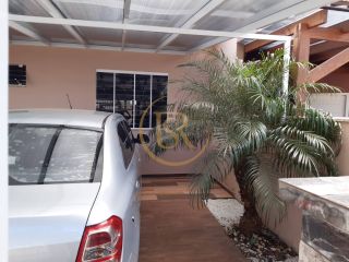 Casa disponível para locação anual no Perequê.