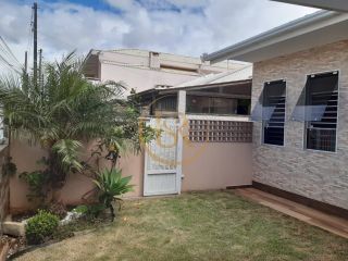 Casa disponível para locação anual no Perequê.