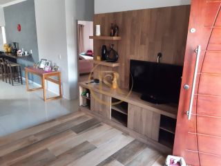 Casa disponível para locação anual no Perequê.