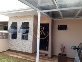 Casa disponível para locação anual no Perequê.