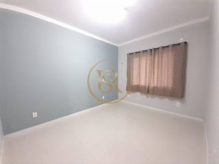 Casa disponível para locação anual no Perequê.