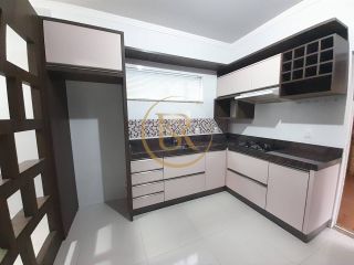 Casa disponível para locação anual no Perequê.