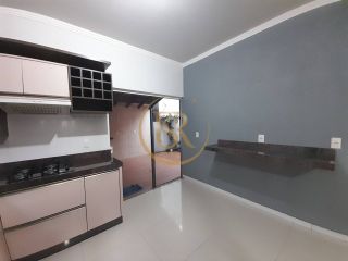 Casa disponível para locação anual no Perequê.