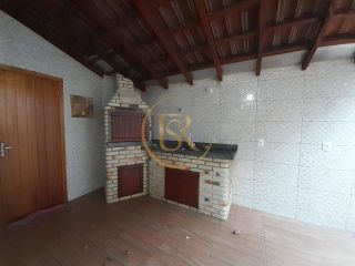 Casa disponível para locação anual no Perequê.