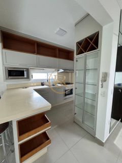 Apartamento disponível para locação anual na Meia Praia