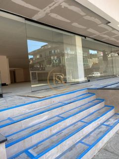 Ampla sala comercial no Morretes