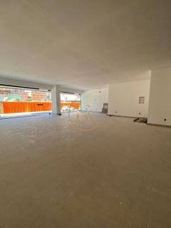 Ampla sala comercial no Morretes