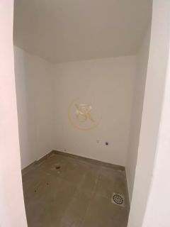 Ampla sala comercial no Morretes