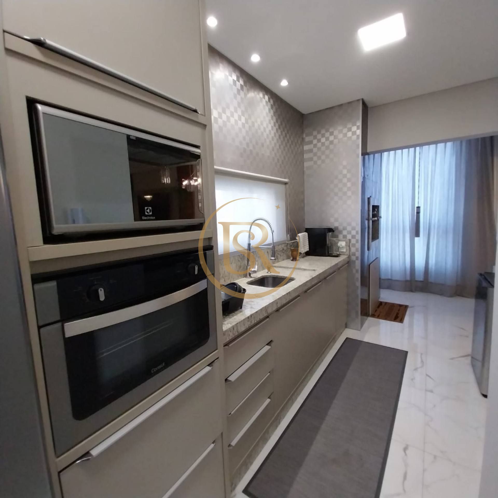 Apartamento à venda no Perequê