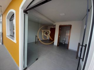 Sala comercial disponível para locação anual no centro de Porto Belo