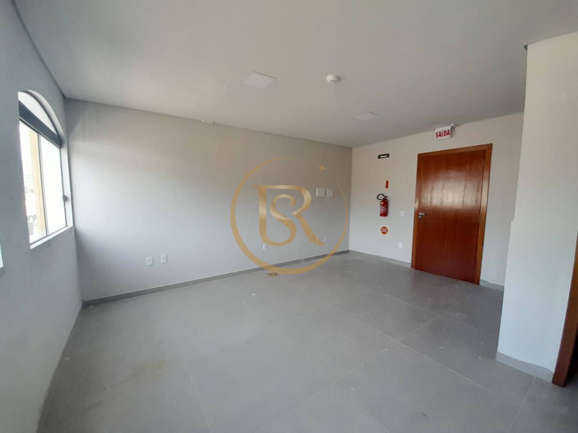 Sala comercial no Centro de Porto Belo