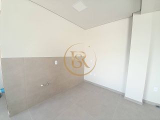 Sala disponível para locação anual no centro de Porto Belo