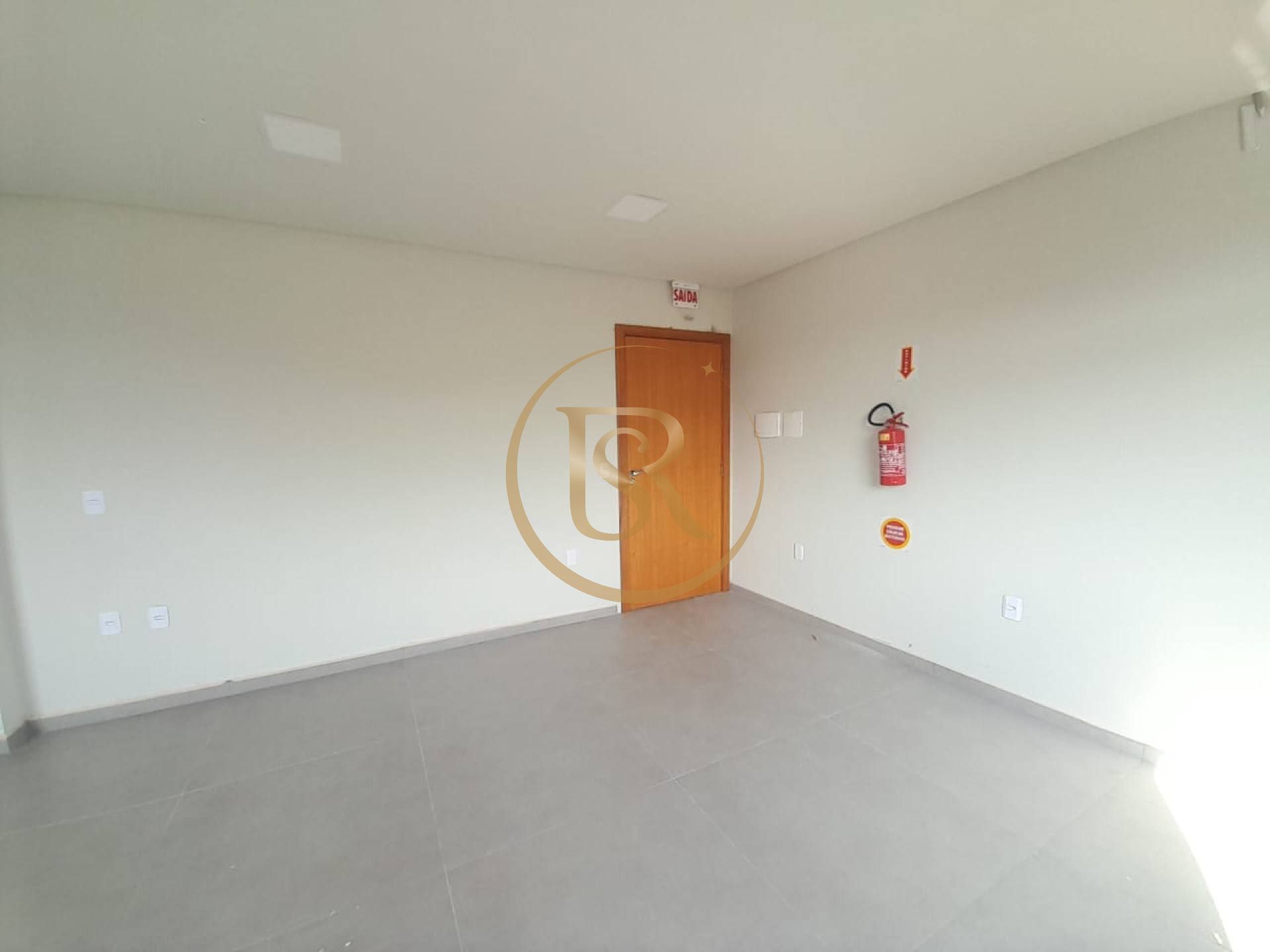 Sala comercial no centro de Porto Belo