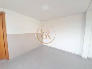 Sala comercial disponível para locação anual no centro de Porto Belo