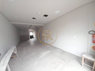 Sala térrea comercial disponível para locação anual no centro de Porto Belo