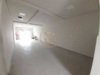 Sala térrea comercial disponível para locação anual no centro de Porto Belo