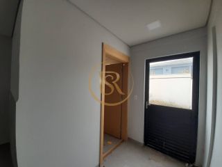 Sala térrea comercial disponível para locação anual no centro de Porto Belo