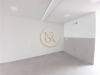 Sala térrea comercial disponível para locação anual no centro de Porto Belo