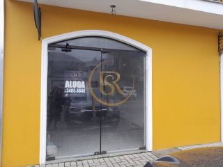 Sala térrea comercial disponível para locação anual no centro de Porto Belo