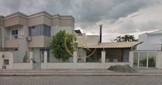 Sobrado à venda no Perequê