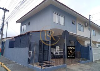 Sobrado de esquina no Centro de Camboriú