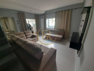 Sobrado de esquina no Centro de Camboriú