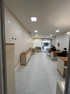 Sala comercial mobiliada disponível para locação anual no bairro Morretes