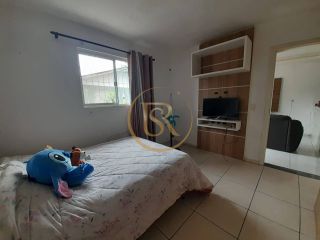 Casa sozinha no terreno