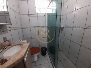 Casa sozinha no terreno