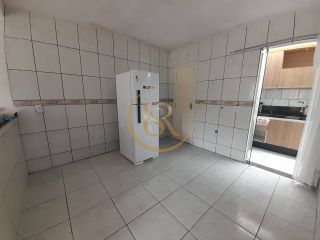 Casa sozinha no terreno