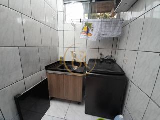 Casa sozinha no terreno