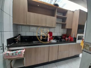 Casa sozinha no terreno