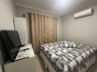 Aconchegante e bem localizado sobrado geminado a venda na praia de Balneário Perequê, em Porto Belo!