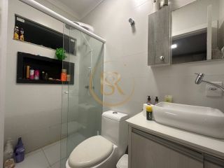 Aconchegante e bem localizado sobrado geminado a venda na praia de Balneário Perequê, em Porto Belo!