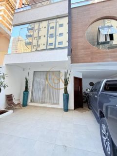 Casa Para Temporada com 05 quartos 04 suítes no bairro Perequê em Porto Belo