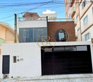 Casa Para Temporada com 05 quartos 04 suítes no bairro Perequê em Porto Belo