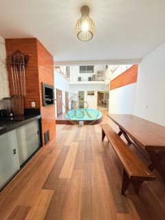 Casa Para Temporada com 05 quartos 04 suítes no bairro Perequê em Porto Belo