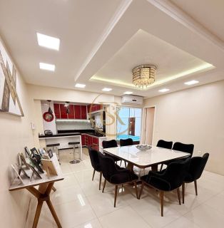 Casa Para Temporada com 05 quartos 04 suítes no bairro Perequê em Porto Belo