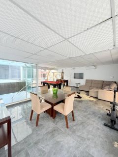 Casa Para Temporada com 05 quartos 04 suítes no bairro Perequê em Porto Belo